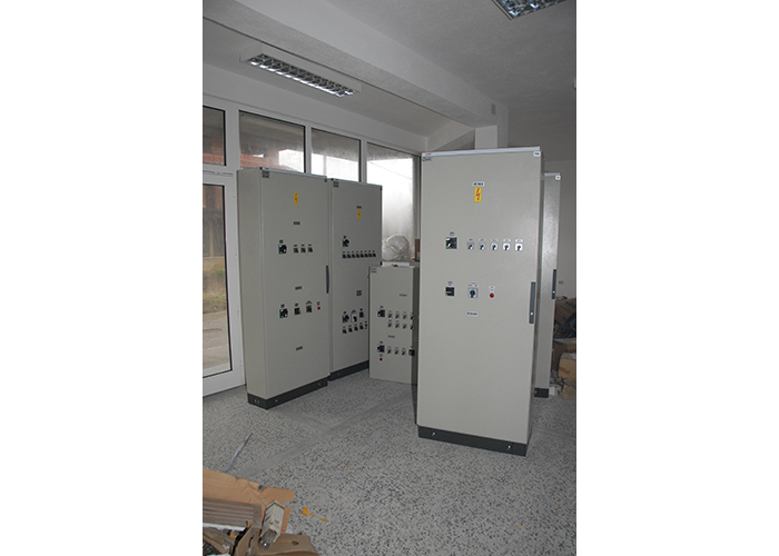 Distribution cabinets and plants